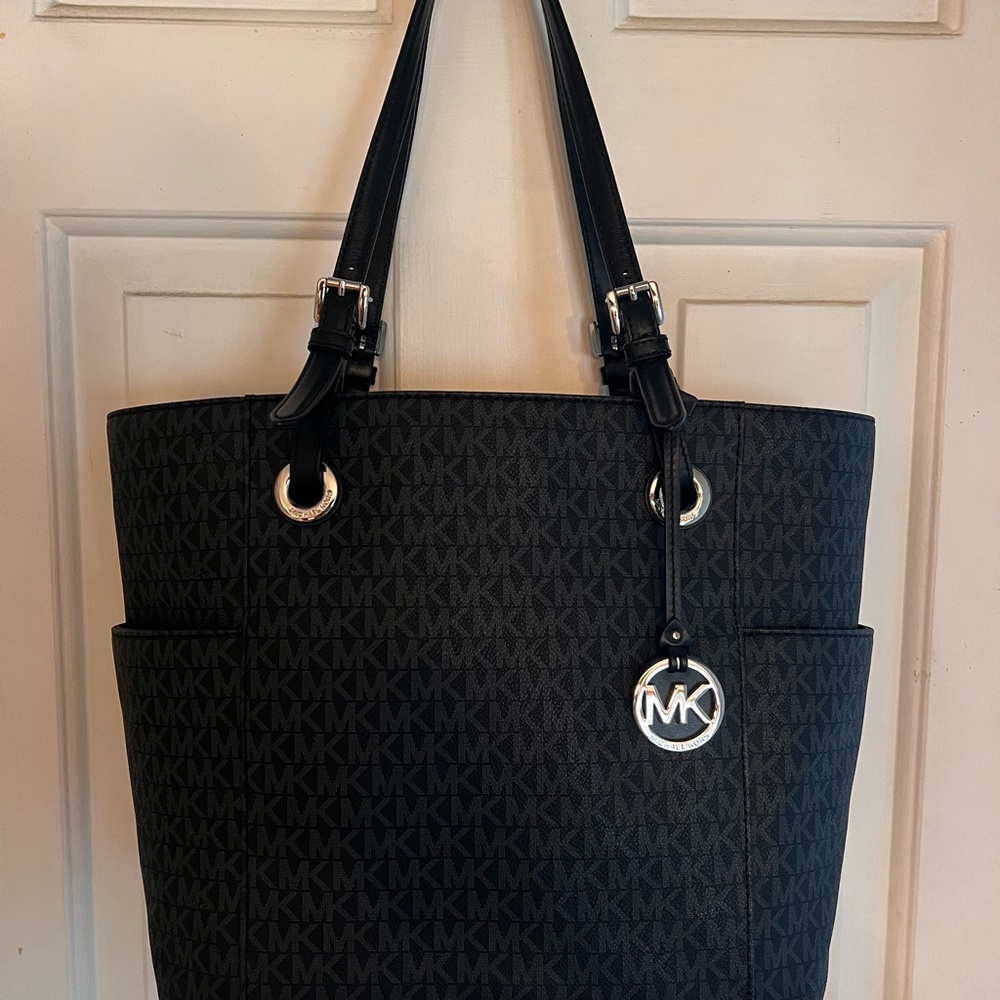 Michael Kors EW Signature Tote